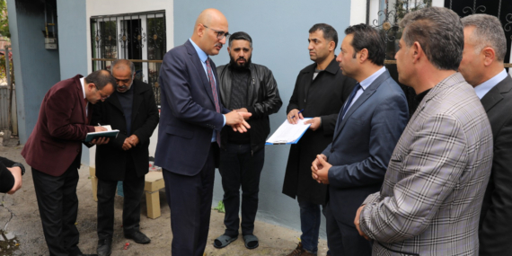 İpekyolu Kaymakamı Aydın’dan evi yanan aileye destek