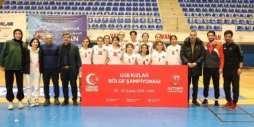 ipekyolu Belediyesi Kız Basketbol takımları şampiyon oldu