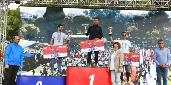 Maraton İzmir’de ödüller dağıtıldı