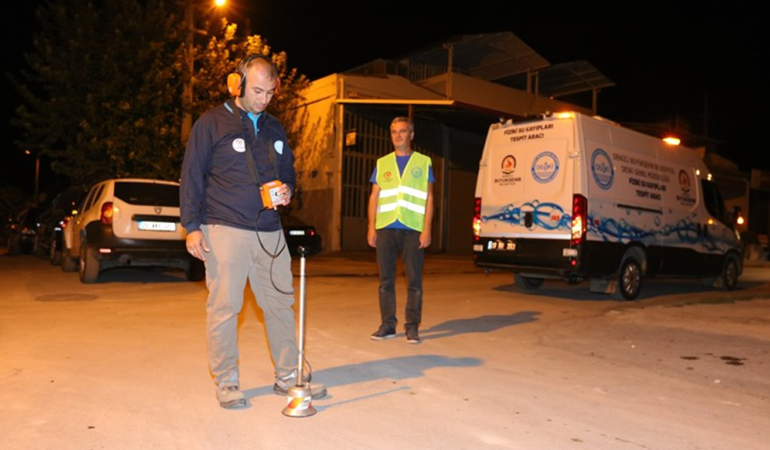 DESKİ su kaçaklarının tespiti için hassas dinleme yapıyor